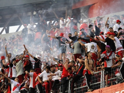 Los barras de River que se enfrentaron en el Monumental no podrán entrar a las canchas por 4 años