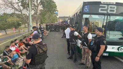 Dos facciones de la barra de River se enfrentaron y hay detenidos: los videos