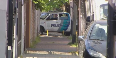 Lanús: Encontraron muerto a un hombre que se había atrincherado en su casa a los tiros