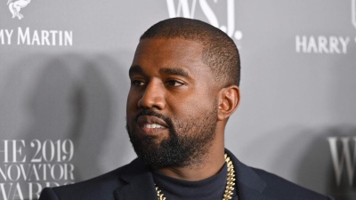 La nueva dentadura de titanio de 850 mil dólares que se implantó Kanye West