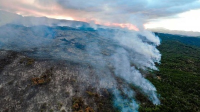 Kicillof envió brigadistas y asistencia al Parque Nacional Los Alerces por los incendios