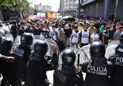 El Gobierno intimó a gremios a pagar por los gastos de las marchas y la CGT respondió