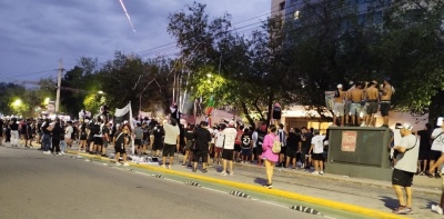 Mendoza multó a Colo-Colo por cortar la calle y usar pirotecnia