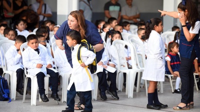 El Gobierno convocó a ministros de Educación y gremios para fijar el salario docente