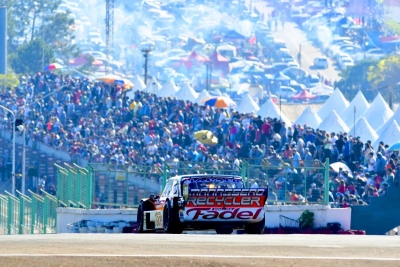 Le prohíben competir en carreras de autos por adeudar la manutención de sus hijos