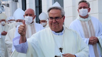 Internaron al arzobispo de Córdoba por Dengue