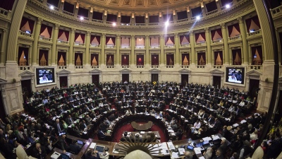 Aumentaron un 30% los sueldos de los diputados y senadores