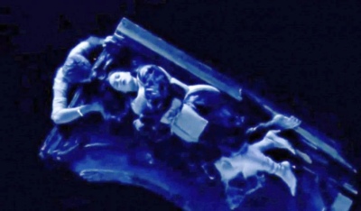 Pagan más de USD$700.000 por la puerta que salvó a Kate Winslet en "Titanic"