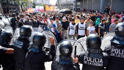 El Gobierno está habilitado a quitarles los planes a los que hagan piquetes o cometan vandalismo