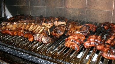 Denunció a sus vecinos por hacer un asado en semana santa