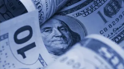 El dólar blue abre la semana a 1005$: las razones por las que baja de precio