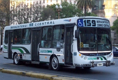 Tiroteo arriba de un colectivo: le quisieron robar al chofer y un policía de civil lo defendió