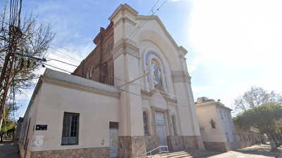 Una mujer entró a una Iglesia y abandonó a su bebé recién nacido