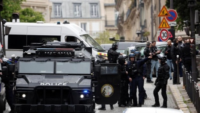 París: un hombre fue detenido tras amenazar con inmolarse en el consulado de Irán