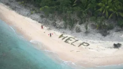 Rescatan a tres náufragos que escribieron "ayuda" en la arena de una isla desierta