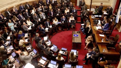 Senadores se aumentaron el sueldo a mano alzada y sin debatir: ¿Cuánto cobrarán ahora?