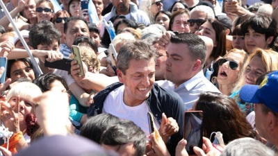 Sergio Massa se sumó a la marcha universitaria: "Vengo a acompañar a mis hijos"