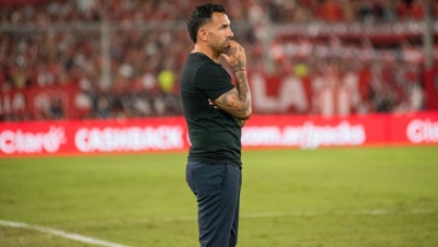 Tevez seguirá siendo el DT de Independiente tras la eliminación de la Copa de la Liga
