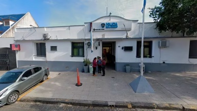 Motín en la Comisaría 8° de Villa Lugano: presos prendieron fuego colchones y debieron ser atendidos