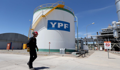 YPF inició el proceso de venta de 55 áreas de petróleo y gas