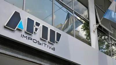 Con tarjeta, pero con límite: AFIP actualiza montos de vigilancia