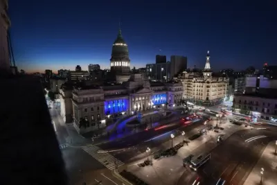 Detenido tras dormirse borracho al volante en la Plaza del Congreso