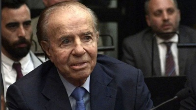 Milei rinde homenaje a Menem con un busto en la Casa Rosada