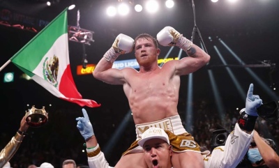 Saúl Canelo Álvarez venció a Jaime Munguía y defendió sus títulos mundiales