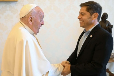 Axel Kicillof critica la Ley de Bases tras reunión con el Papa Francisco