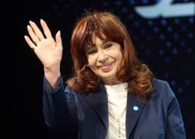 Cristina Kirchner criticó a dos senadores peronistas que votaron a favor de la Ley Bases