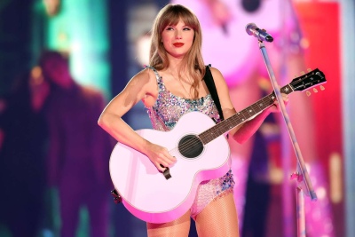 Taylor Swift interrumpe su concierto en Escocia para ayudar a fans
