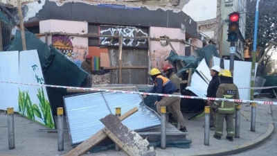 Tragedia en Tucumán: colapsó un edificio en demolición y dejó varios heridos
