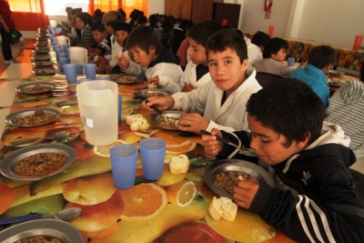 Informe de Unicef: 10 millones de chicos se saltean comidas en Argentina