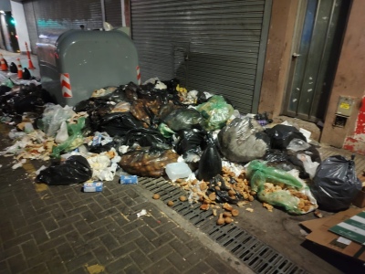 La ciudad, otra vez cubierta de basura por un conflicto con camioneros