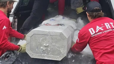 EEUU: congeló a su abuelo en un bloque de hielo por más de 30 años para "criopreservarlo"