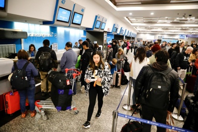 Cambios de último momento en Aeroparque generan caos en los vuelos