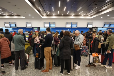 Vuelos cancelados en Aeroparque por paros gremiales en Aerolíneas y Flybondi