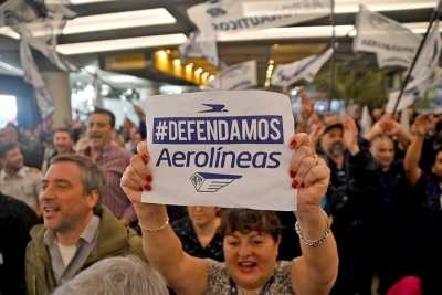 Más vuelos de Aerolíneas Argentinas afectados por gremios