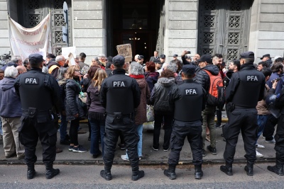 Protesta contra el veto de Milei al aumento para jubilados