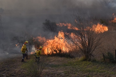 Controlan incendio cerca de Carlos Paz, pero siguen activos dos focos más