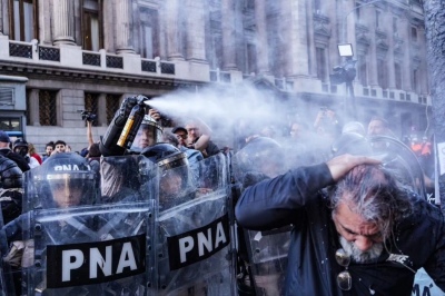 Protestas en el Congreso: el Gobierno ironiza sobre "jubilados jóvenes"