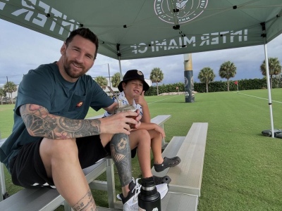 Momentazo entre Messi y su hijo Mateo en la cancha del Inter Miami