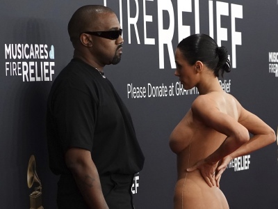 Escándalo en los Grammy 2025 por Kanye West y el look de su novia Bianca Censori