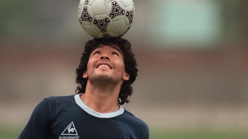 Lanzarán un satélite con mensajes para Maradona