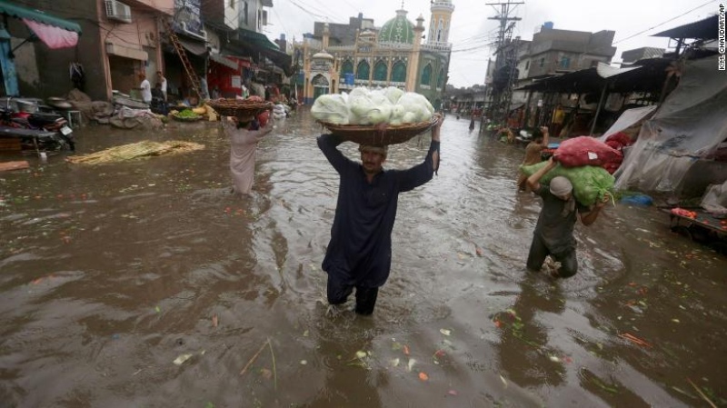 Pakistán: más de 300 muertos y miles de casas destruidas por un temporal