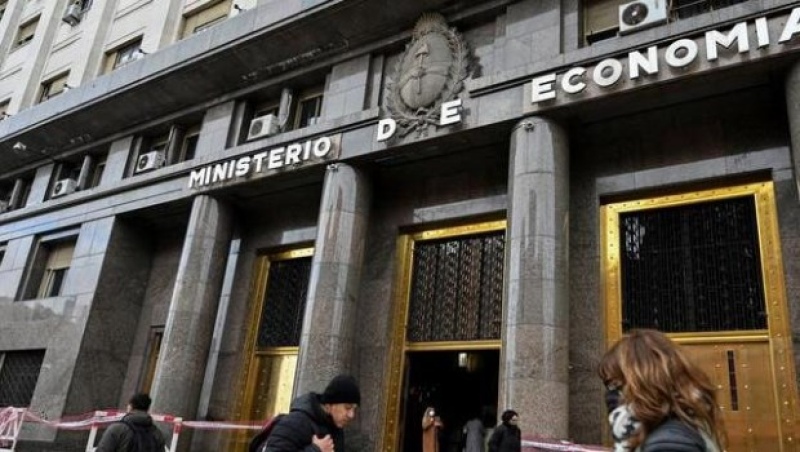 El Ministerio de Economía llevará a cabo mañana una nueva licitación de bonos en pesos