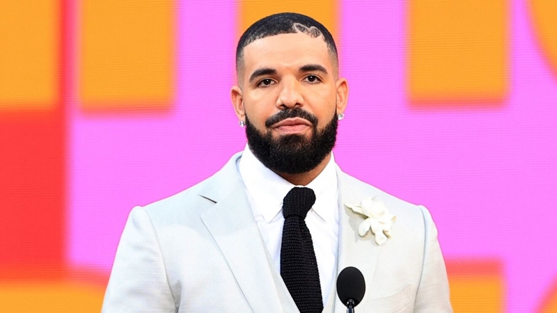 Drake anunció la triste noticia a través de sus redes sociales.