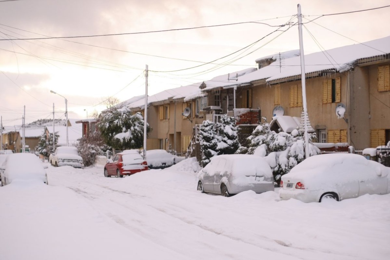 Bariloche: fuertes nevadas suspenden las clases y actividades turísticas