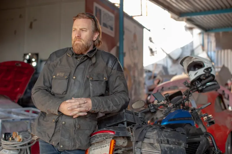 Ewan McGregor comiendo guiso en La Rioja