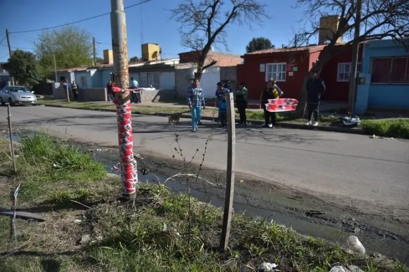 Murió al tocar un alambre electrificado